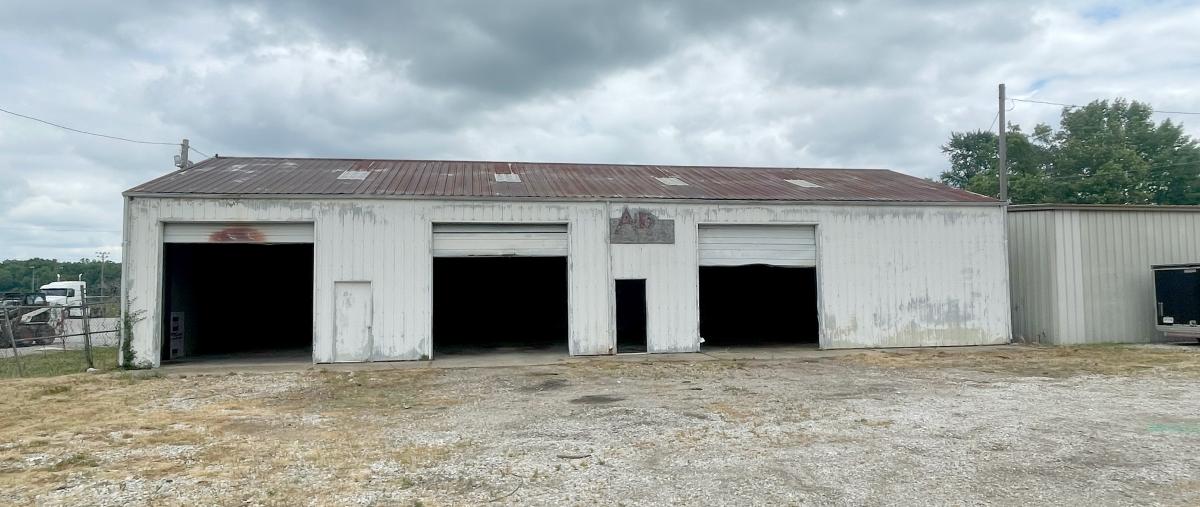 COMMERCIAL BUILDINGS BOONVILLE, IN Kurtz Auction & Realty Co.