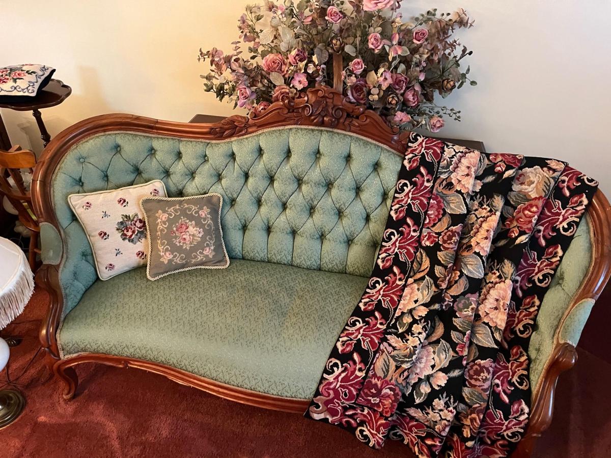 CENTRALLY LOCATED HENDERSON HOME Gallery Kurtz Auction & Realty Co.